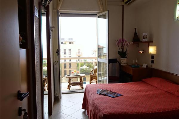 Hotel Careni Villa Italia フィナーレ・リーグレ エクステリア 写真