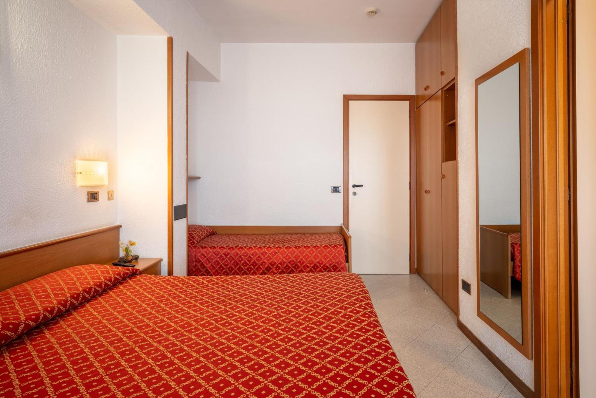 Hotel Careni Villa Italia フィナーレ・リーグレ エクステリア 写真